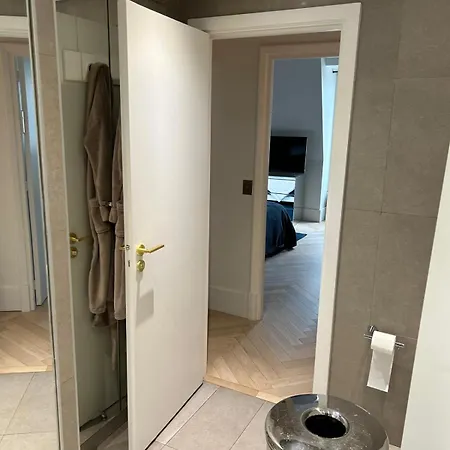Apartment Luxueux Metro George V - Hermes - Champs-elysees - Arc De Triomphe Paris