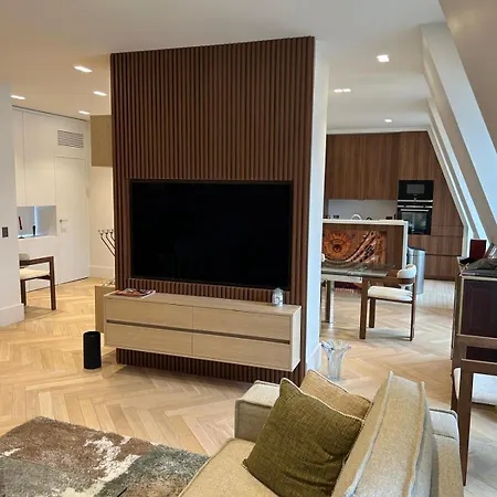 Apartment Luxueux Metro George V - Hermes - Champs-elysees - Arc De Triomphe *