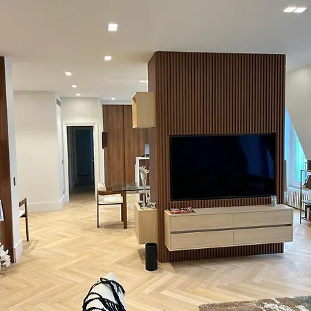 Apartment Luxueux Metro George V - Hermes - Champs-elysees - Arc De Triomphe Paris